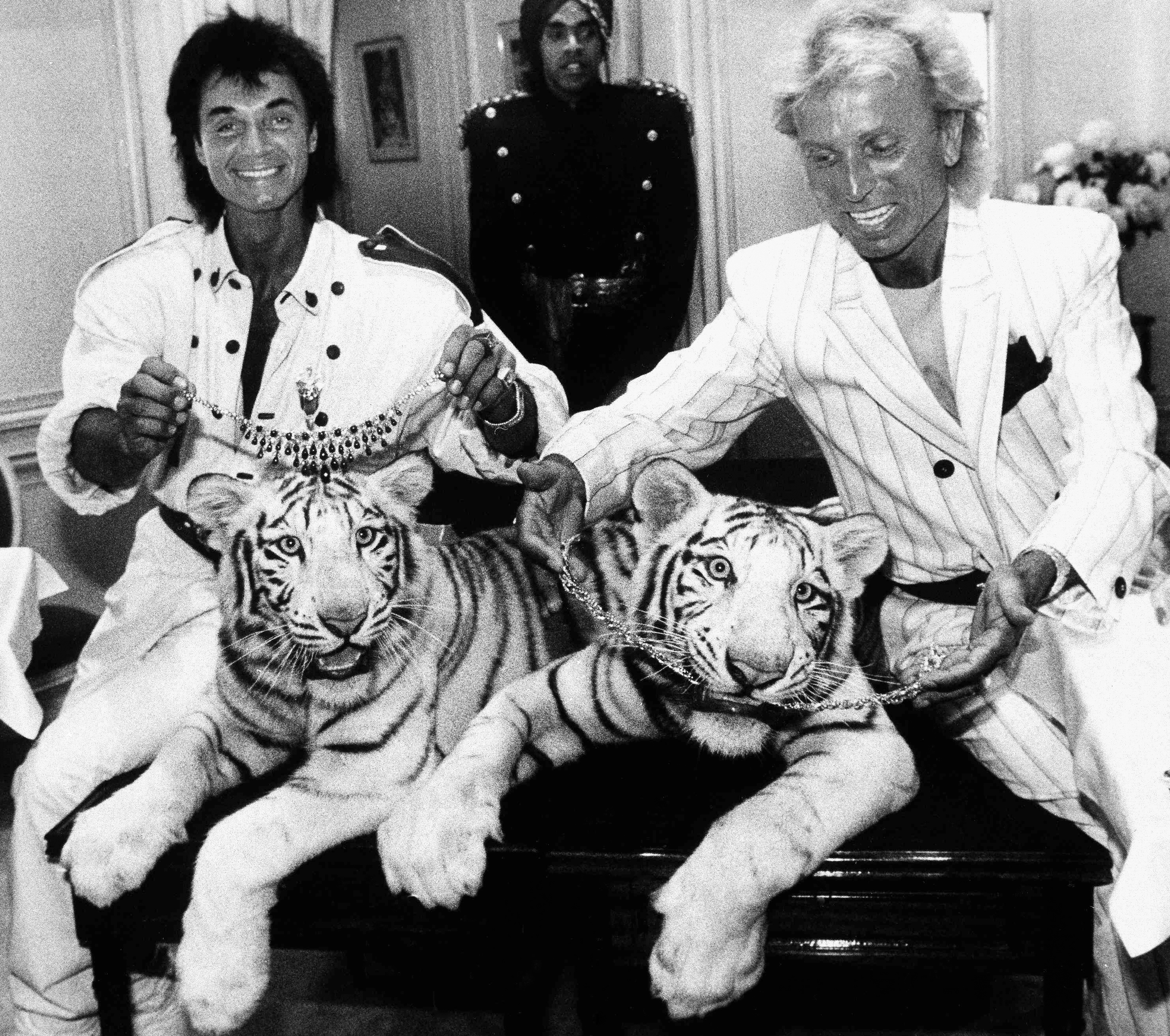 In this June 4, 1987, file photo, Las Vegas magicians Roy Horn, left, and Siegfried Fischbacher pose in New York, with their rare white tigers, Neva, left, a female, and Vegas, a male, during a stop at Van Cleef & Arpels jewelry before their departure for Germany.