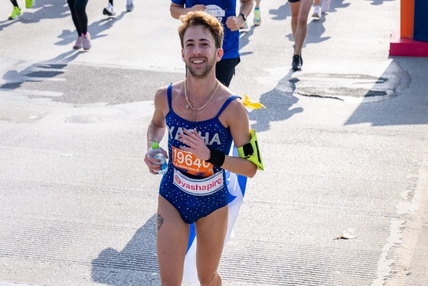 Views of the New York City TCS Marathon as participants make their way across the Pulaski Bridge in Brooklyn on Sunday November 5, 2023. 1129. (Theodore Parisienne for New York Daily News)