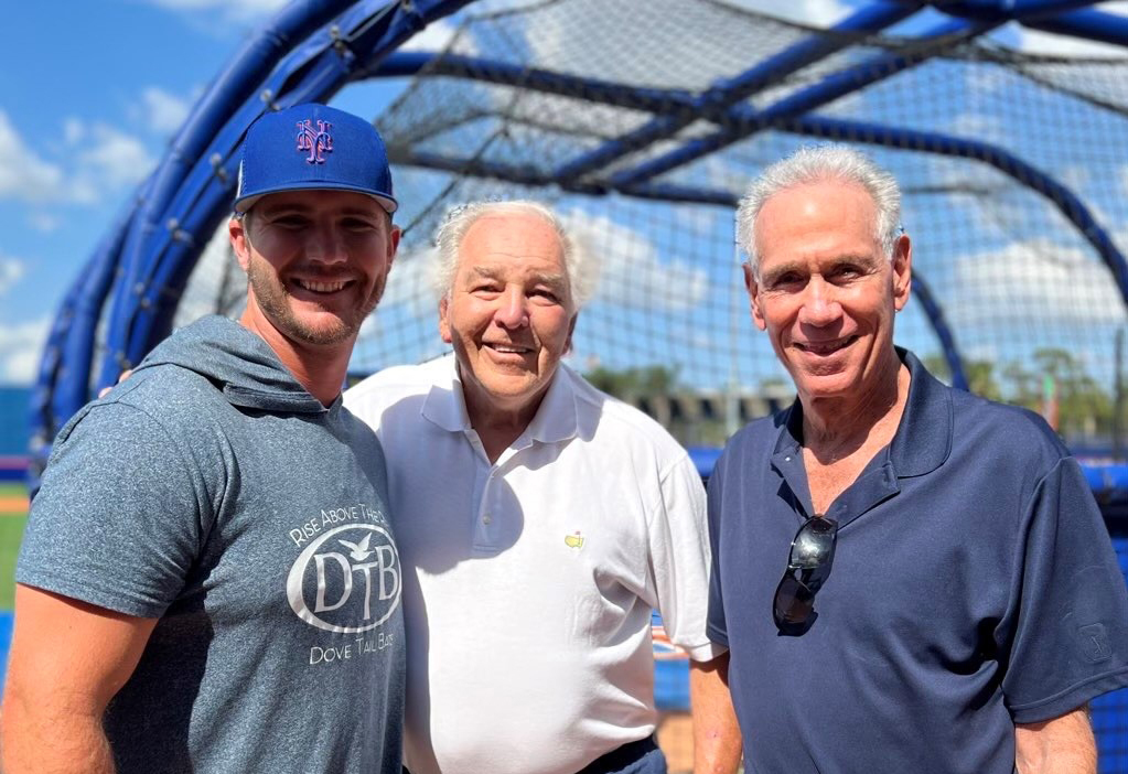 From left, Pete Alonso of the Mets, retired Mets player Ed Kranepool and Art Shamsky at the New York Mets' spring training facility in March 2022. From left, Pete Alonso of the Mets, retired Mets player Ed Kranepool and Art Shamsky at the New York Mets' spring training facility in March 2022.