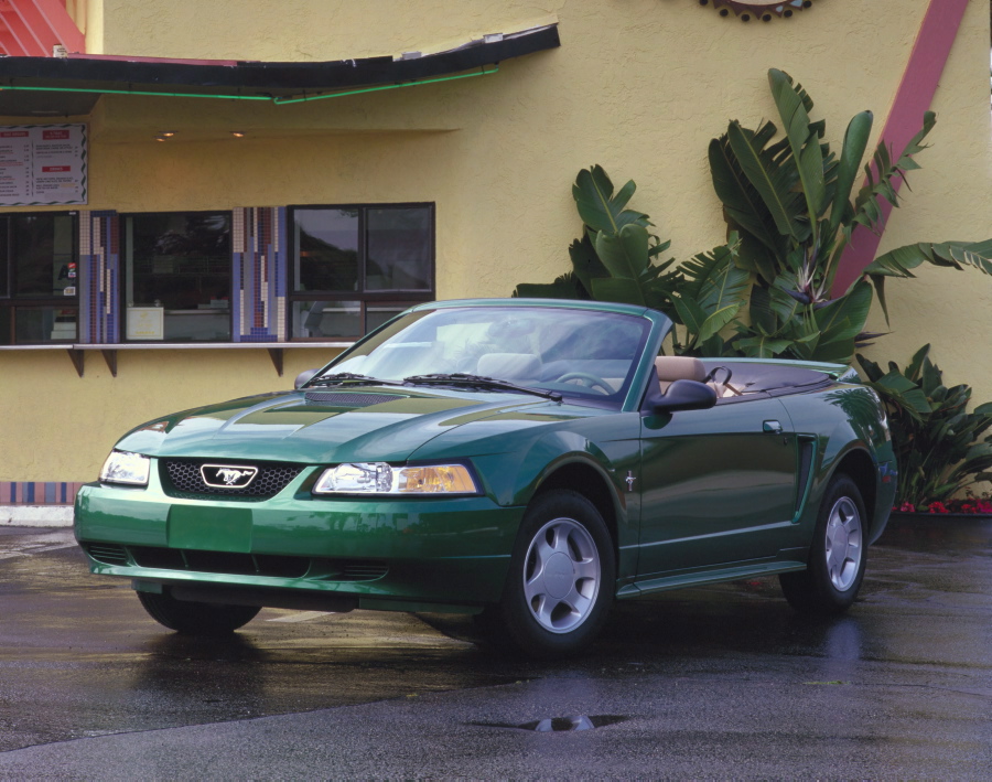Get a load of the creased lines and pronounced wheel wells on the 2000 Mustang convertible.