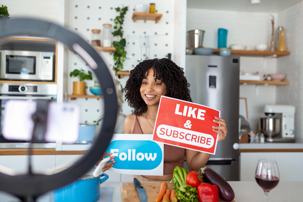How to Use AI to Build a Side Hustle From Scratch: A Step-by-Step Guide